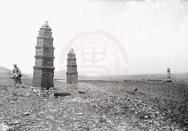 1907年6月8日，济南府，千佛山脚下的墓地