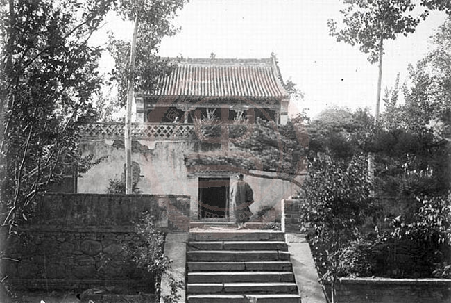 1907年6月20日-21日，泰山，玉皇阁