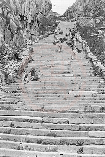 1907年6月20日-21日，泰山，南天门石阶