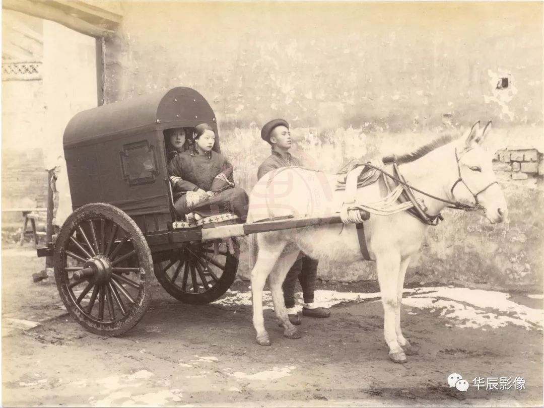 山本赞七郎 满洲妇女与马车  蛋白照片