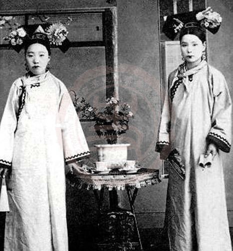 满族贵妇夏季服饰